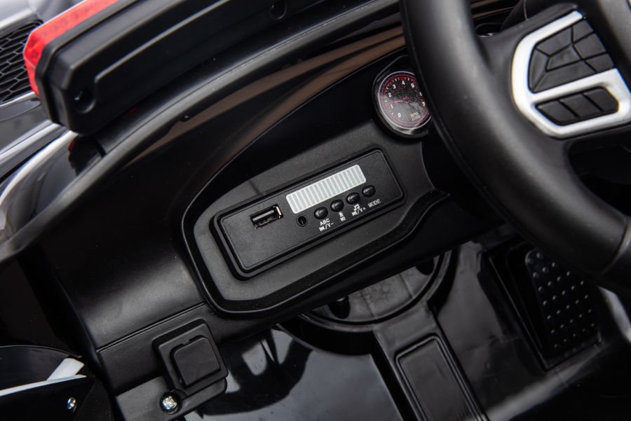 Kinderfahrzeug - Elektro Auto "Dodge Polizei" lizenziert - 12V Akku,2 Motoren- 2,4Ghz + Ledersitz, MP3-18007